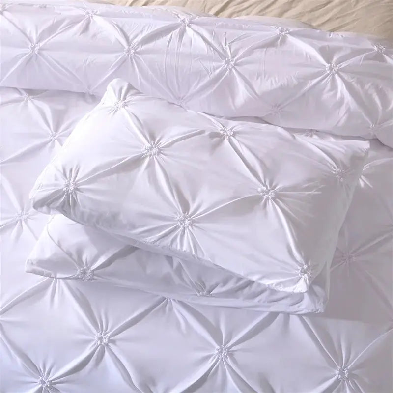 Queen Comfort Set 3-Piece duvet cover set by Simples Market in white with tufted pattern and pillowcases