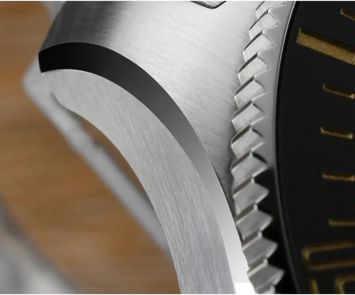 San Martin 40mm dive watch side view, brushed stainless steel case with black bezel