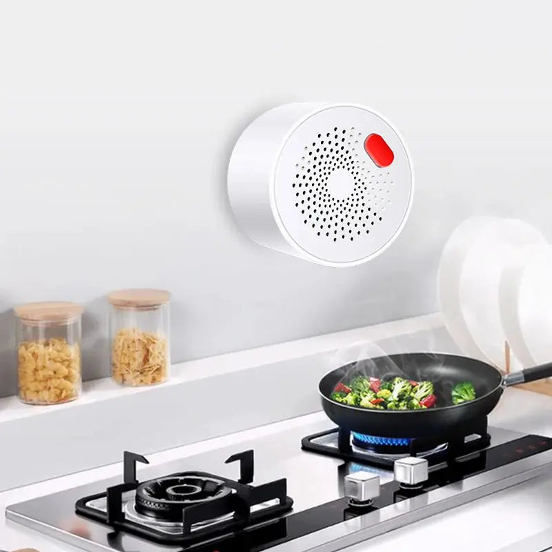 Simples Market Tuya Smart Gas Leak Detector, white circular, wall-mounted LPG sensor with red alert window