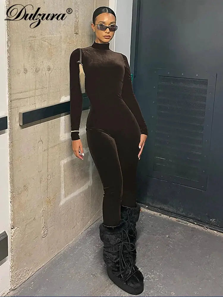 Jumpsuit Dulzura brown velvet long-sleeve O-neck, bodycon fit