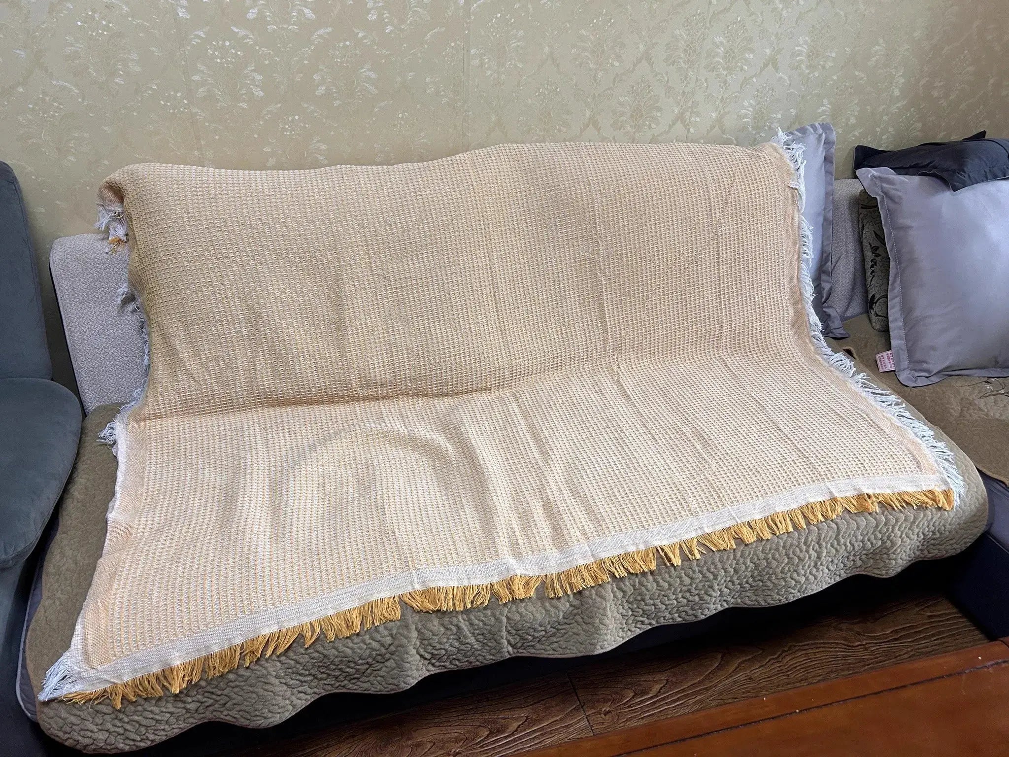 Sofa throw blanket in cream wind-cotton yarn with fringe, Simples Market