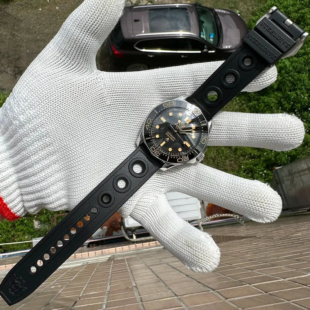 SteelDive SD1957 42mm diver watch with ceramic bezel, black rubber strap, sapphire glass, NH35 automatic