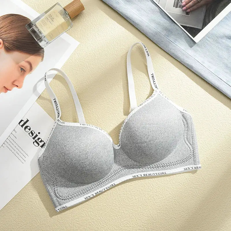 FINETOO gray seamless push-up bra with white branded straps for everyday wear; Simples Market