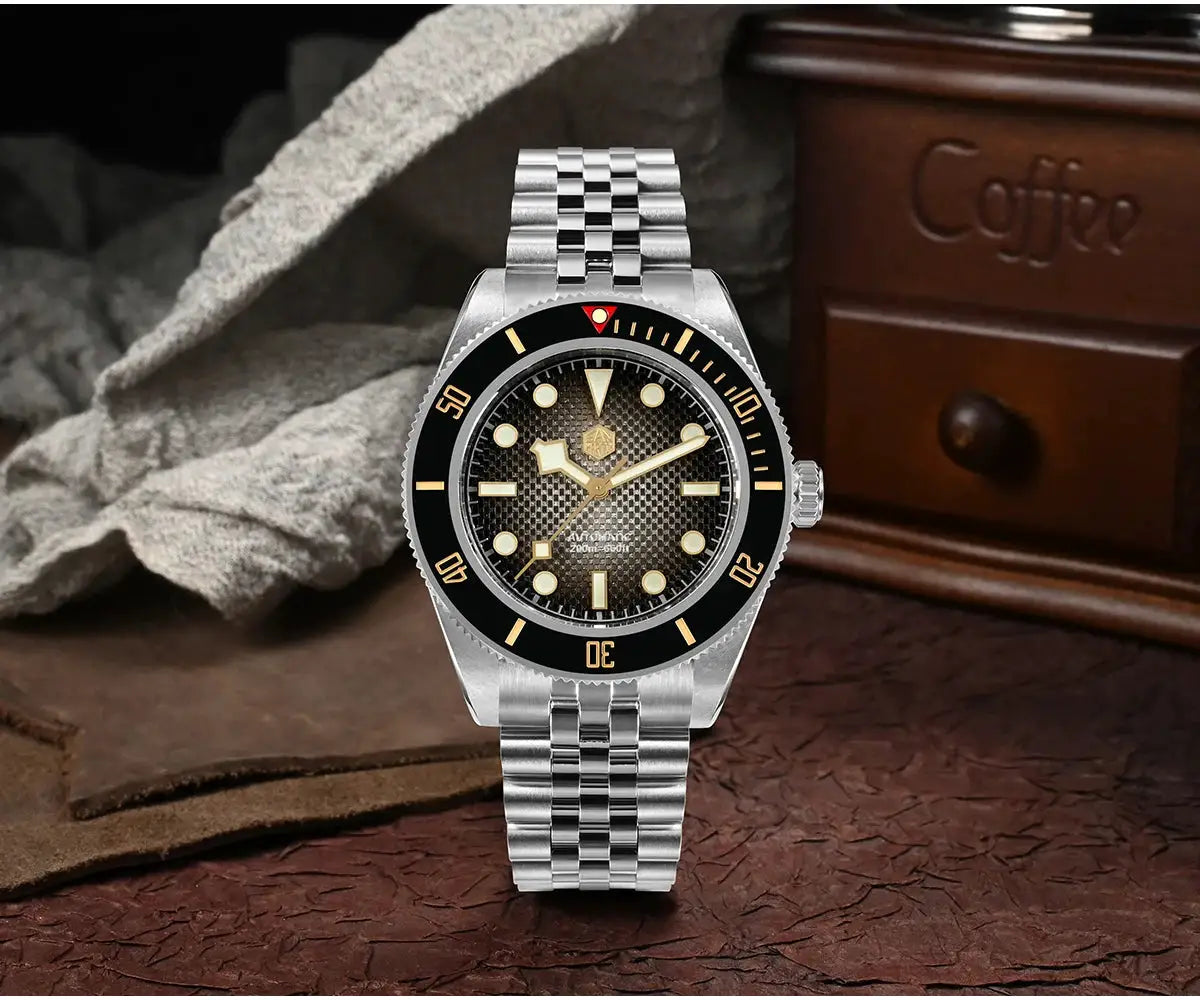 San Martin 40mm BB diver watch with stainless steel bracelet, black bezel, gold markers, textured dial, NH35 automatic.