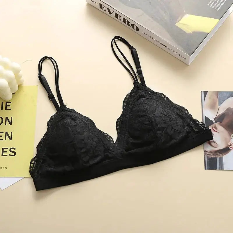 Lace bralette by Simples Market, black with double straps, scalloped edges, wireless cups, back hook closure.