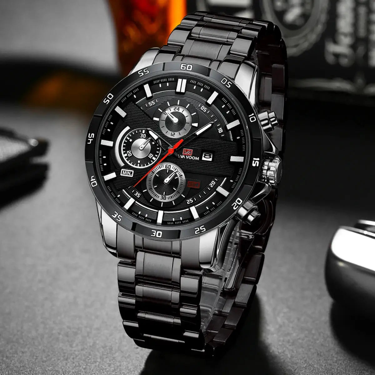 Men's 46mm Sports Style Leather Racing Band Quartz Calendar Watch For Precise Timekeeping