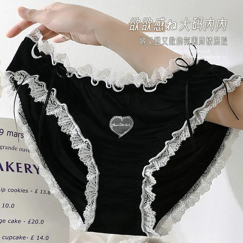 Simples Market black lace panties with white scalloped trim and heart embroidery, women’s plus-size underwear.