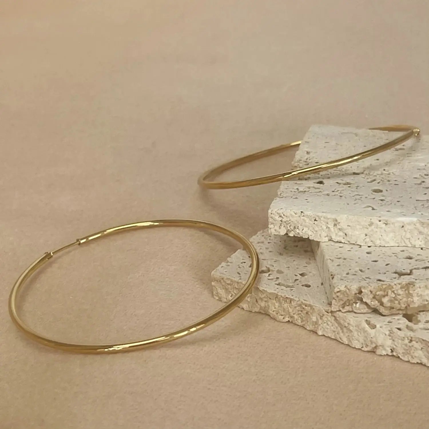 Gold-tone stainless steel circle hoop earrings for women, minimalist 12–70mm, two hoops