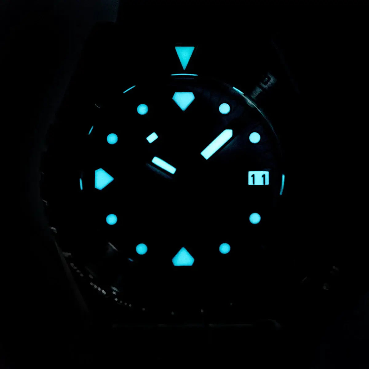 SEESTERN SUB600T diver watch dial with blue lume and date window