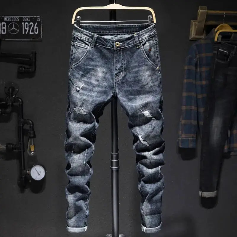 Simples Market men's elastic straight jeans, blue distressed denim with ripped knees.