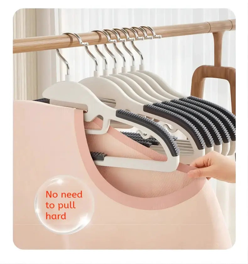 10-piece Simples Market wet and dry wardrobe hangers in black/orange/grey with anti-slip grip