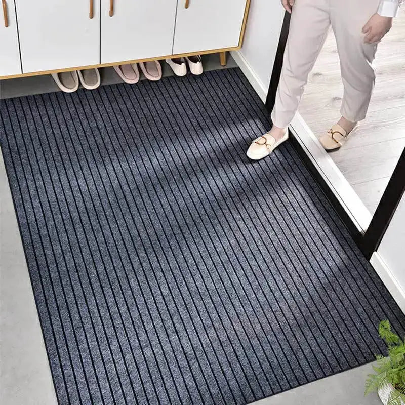 Entrance door mat in dark blue striped pattern, water and oil absorbent, anti-slip, suitable for indoor or outdoor use