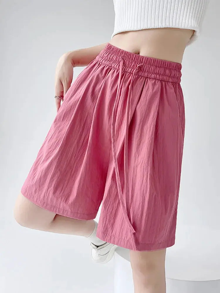 Women's pink high-waist loose shorts with elastic waistband and two pockets by Simples Market