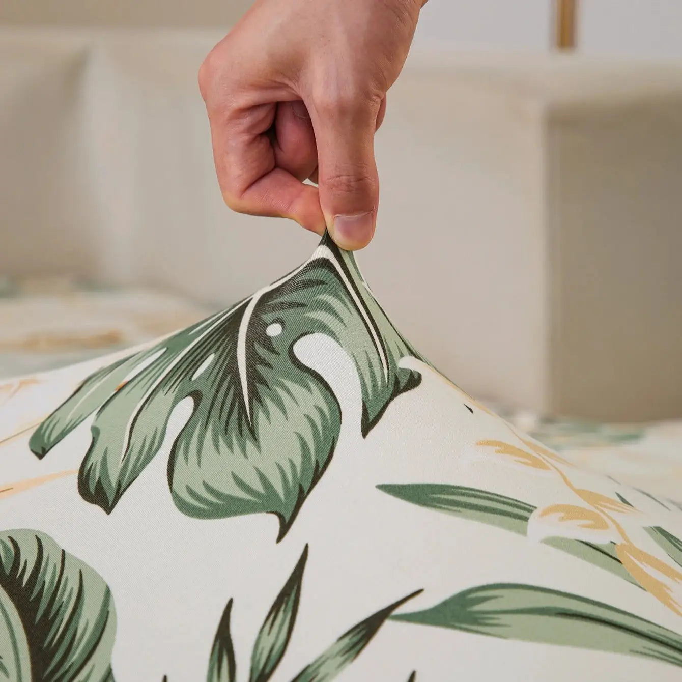 Sofa cover with green tropical rainforest leaf print, milk-silk fabric, elastic fit, Simples Market