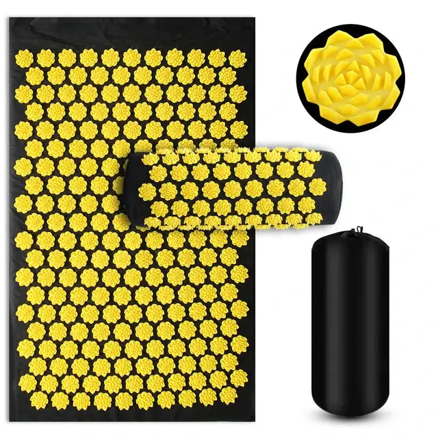 Acupressure yoga mat by Simples Market with yellow spike disks; includes roller and carry bag.