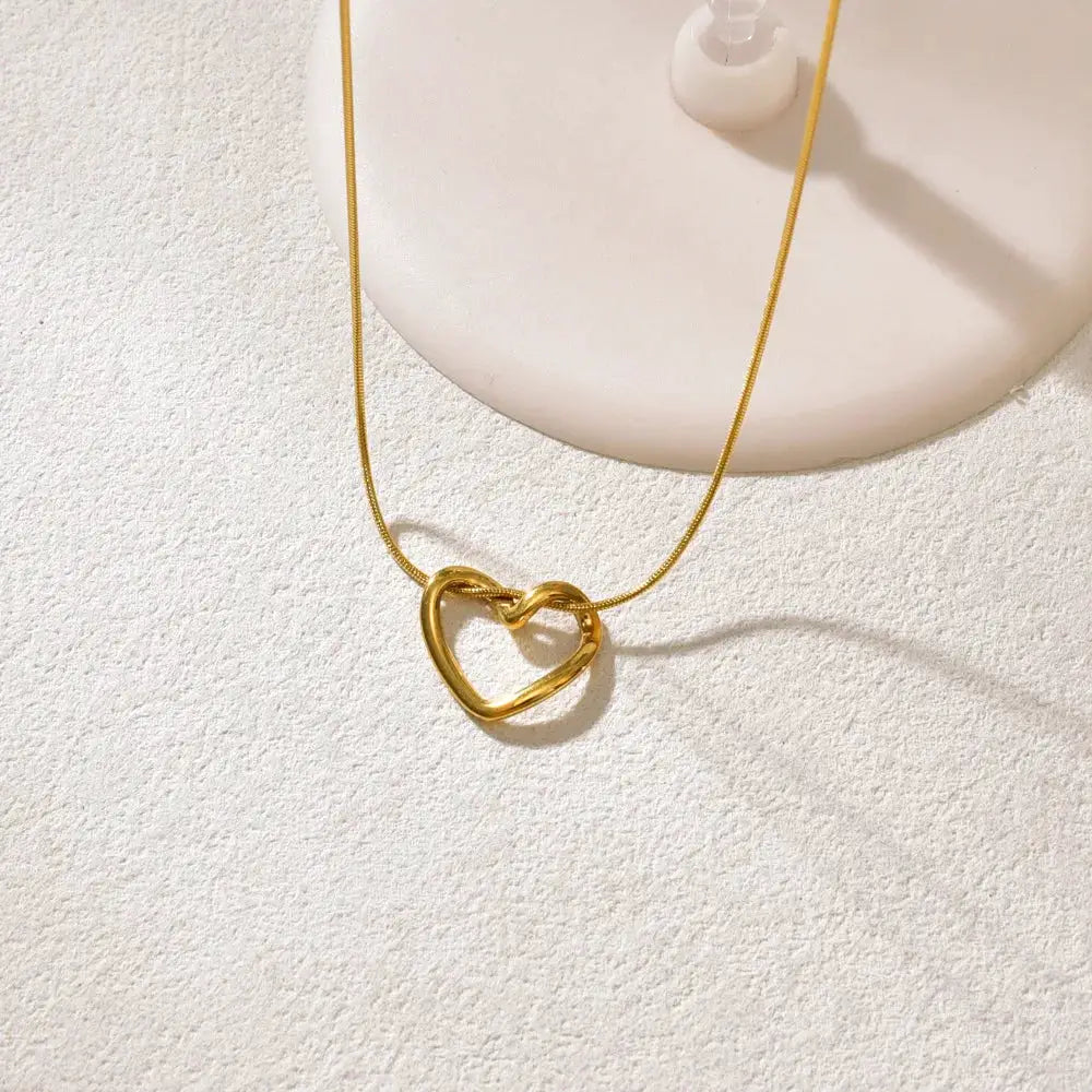 L40 Stainless Steel Hollow Heart Necklace For Women With Light Luxury Design And Heart Pendant Collarbone Chain