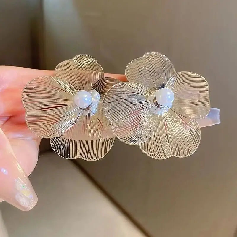 Simples Market large flower pearl earrings with gold-tone petals and white pearls, Korean fashion jewelry pair