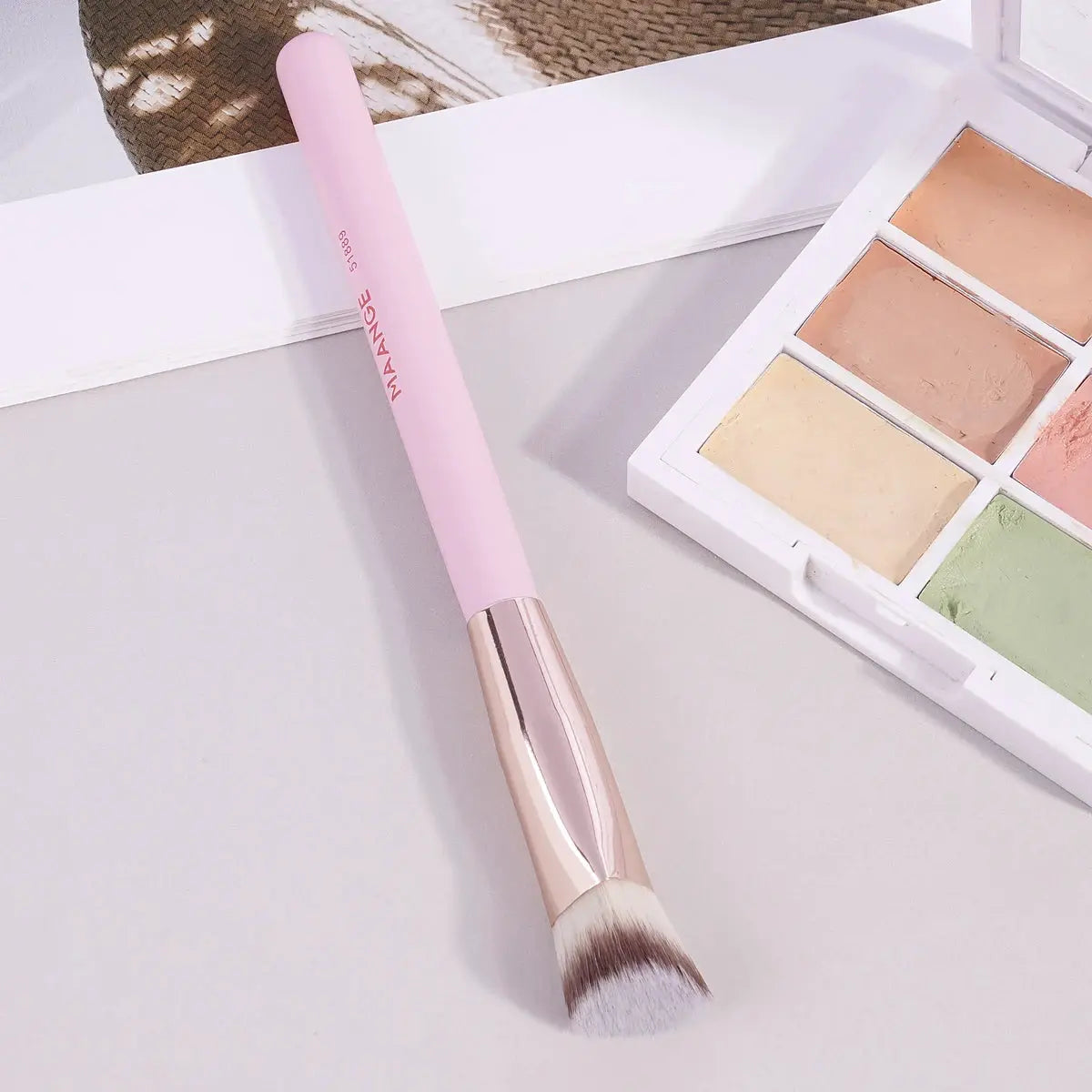 Maange Under Eye Concealer Brush Triangle Foundation Brush With Synthetic Hair For Seamless Blending Of Liquid Concealer