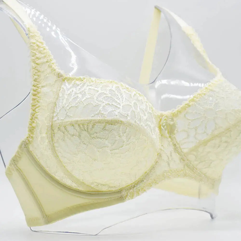 Plus-size lace underwire bra by Simples Market in pale yellow