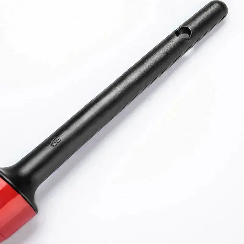 Simples Market detailing brush; black plastic handle with red base and hanging hole.