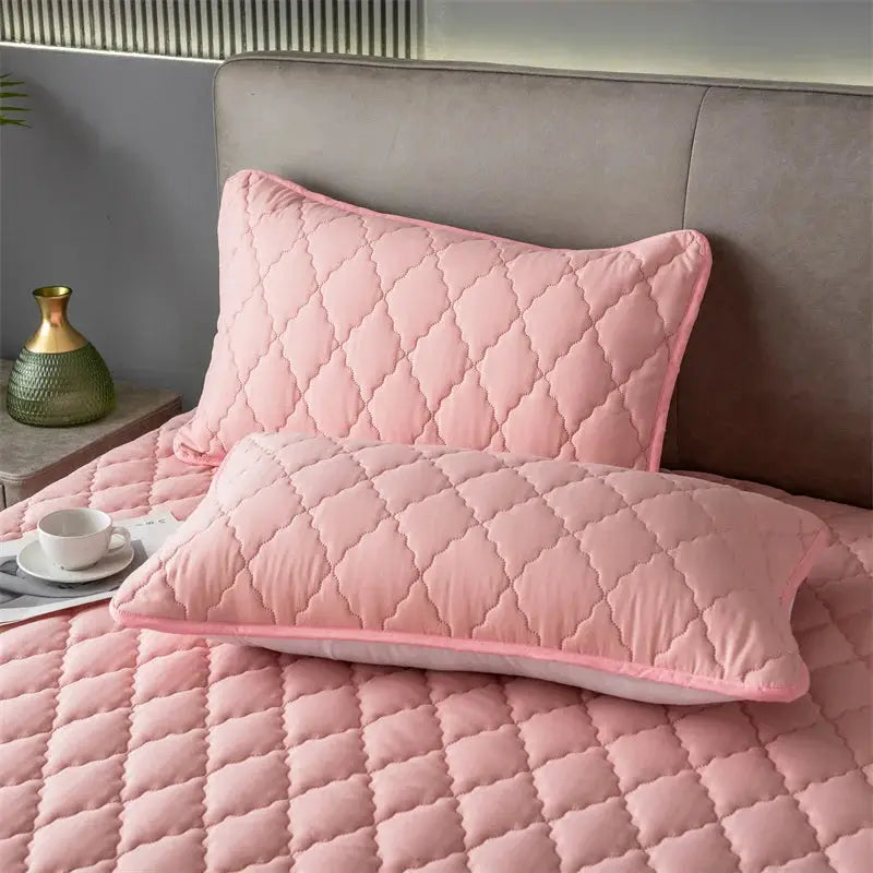 2 pink quilted pillowcases Simples Market, solid color, waterproof and breathable