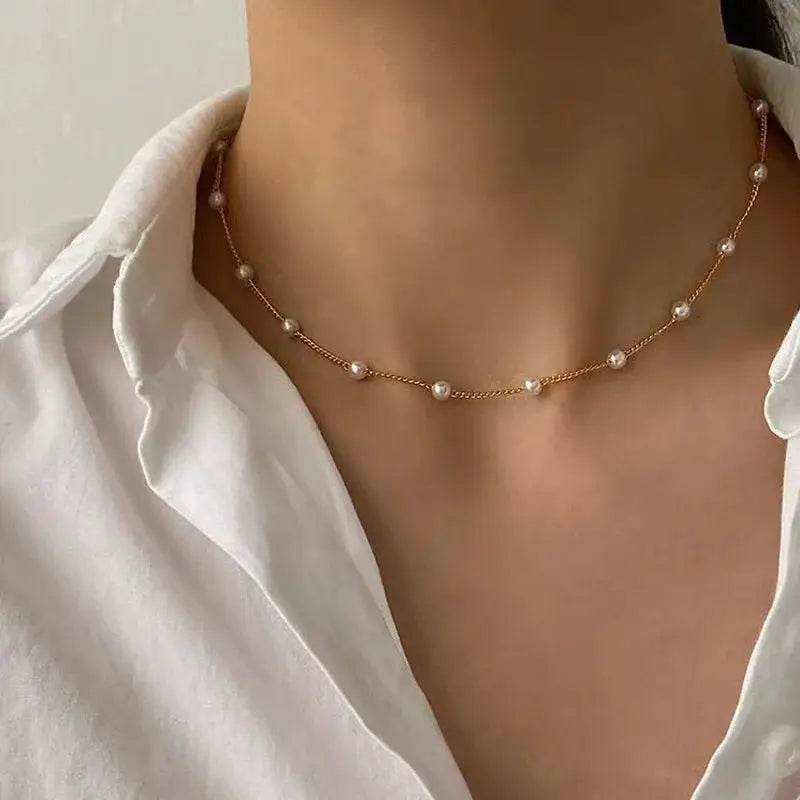 Gold pearl-bead choker necklace by Simples Market, K-pop-style collar with pearls