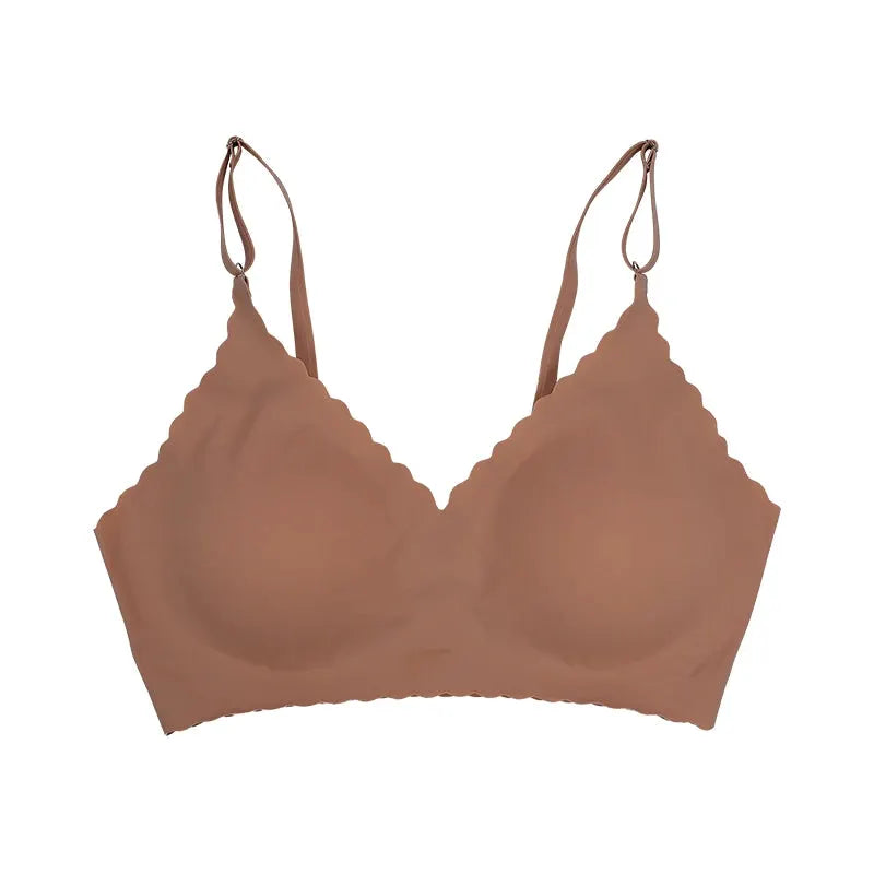 Wirefree padded bra in nude with scalloped wavy edge, seamless and comfortable