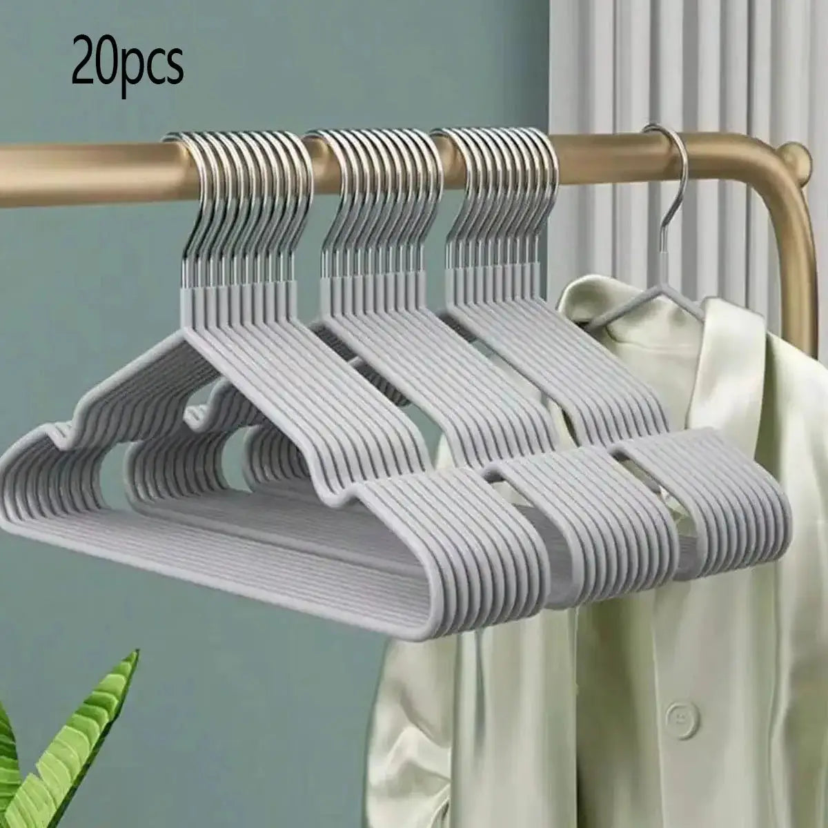 Clothes hangers by Simples Market, 20-pack metal seamless anti-slip, silver finish.