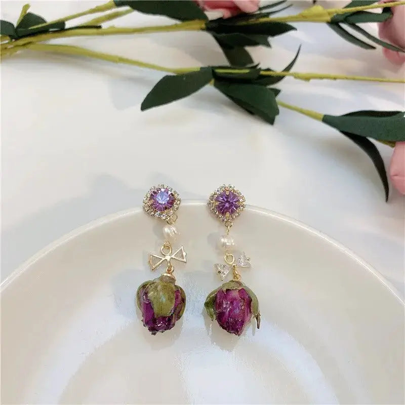 Simples Market Red Rose Earrings: epoxy resin studs with crystal halo and gold-tone drop with dried rose buds (pair)