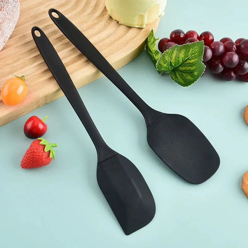 Cream Color Silicone Kitchenware Six Piece Set With Scraper Spatula And Oil Brush For Baking And Cooking