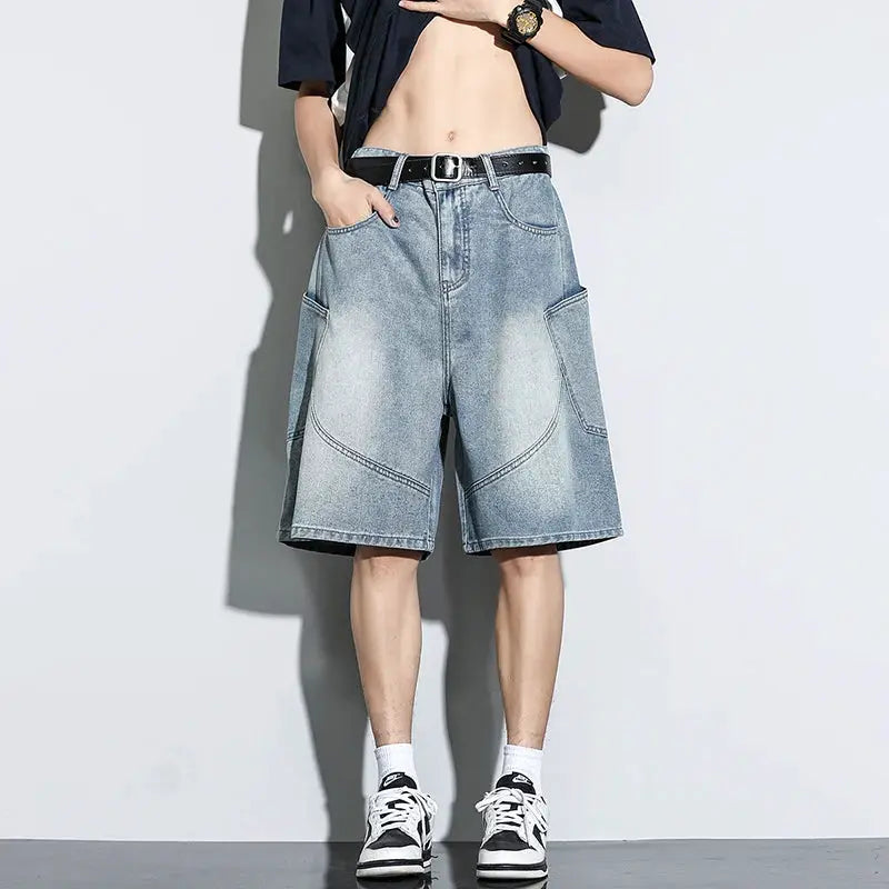 Baggy denim shorts with light vintage wash, knee-length, front pockets and belt