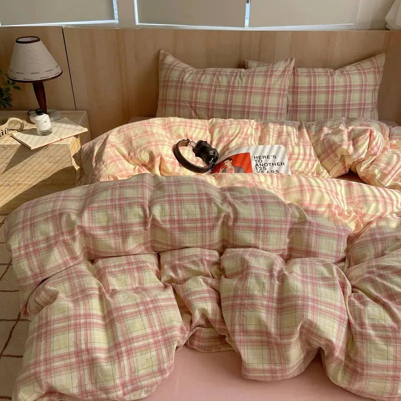 Bedding set with pink plaid 100% cotton duvet cover and two pillowcases by Simples Market.