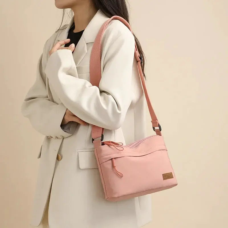Canvas crossbody bag in pink with three pockets and adjustable strap by Simples Market