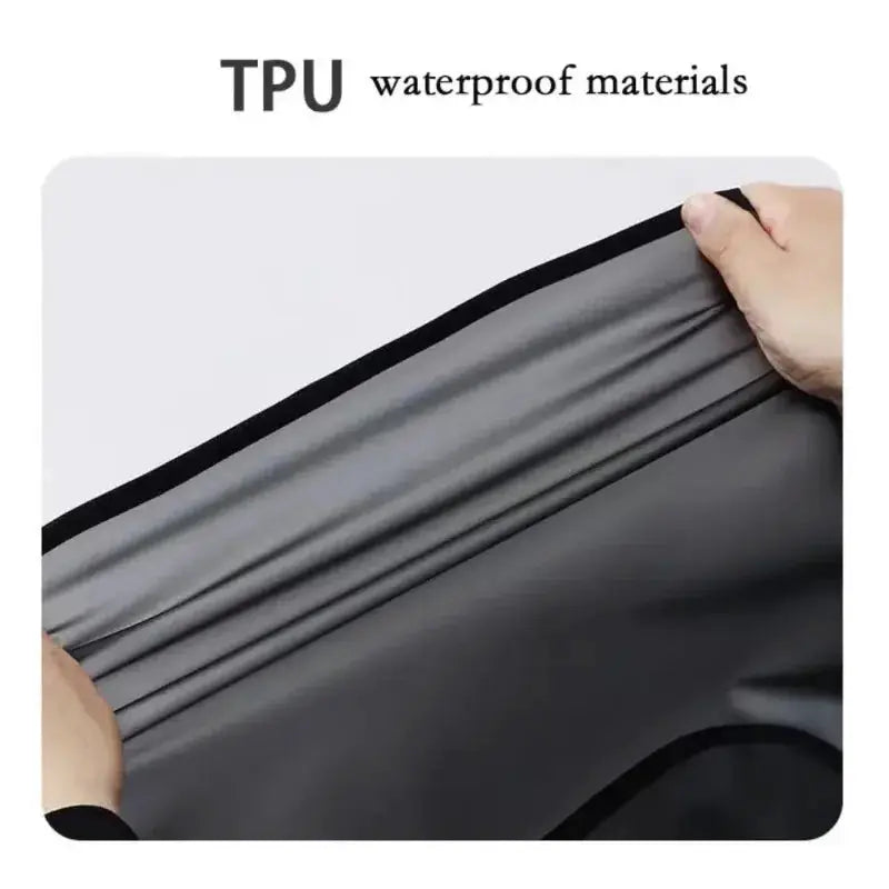 Transparent black PVC waterproof kitchen apron by Simples Market, oil resistant and dirt-proof
