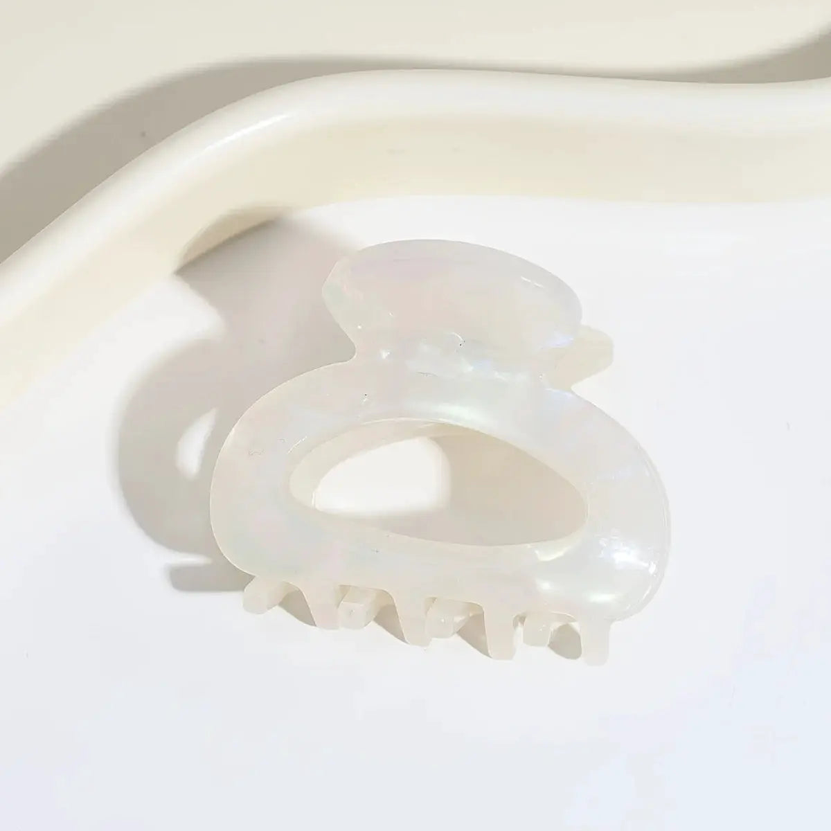 Elegance Hair Small Oval Claw Clip Acetate Secure Grip For Women Elegant Sophisticated Style