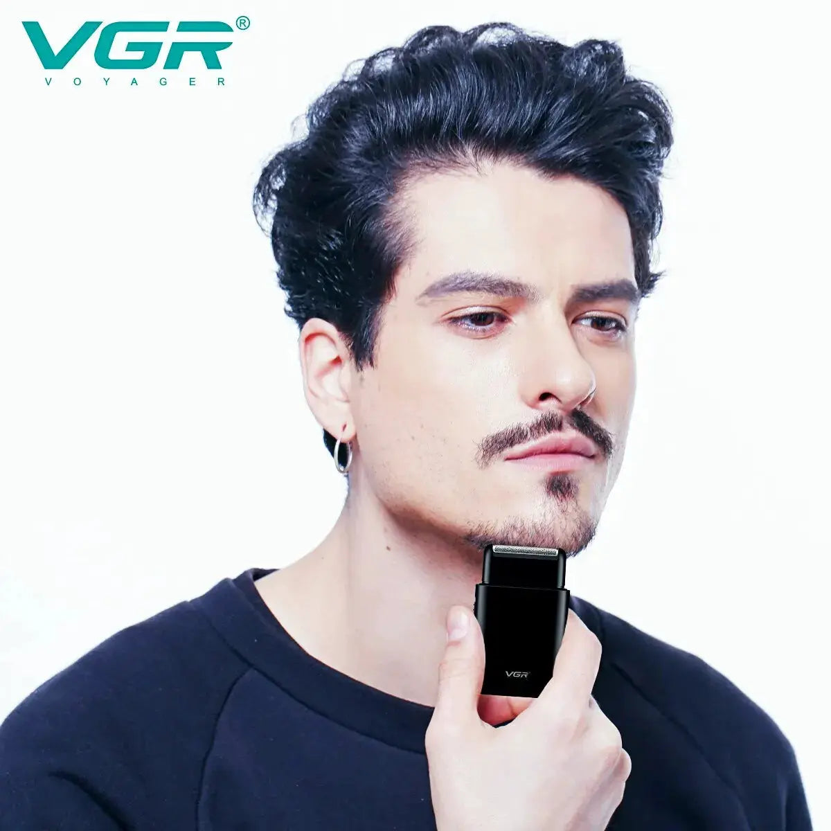 VGR electric shaver in black, USB-charge portable beard trimmer