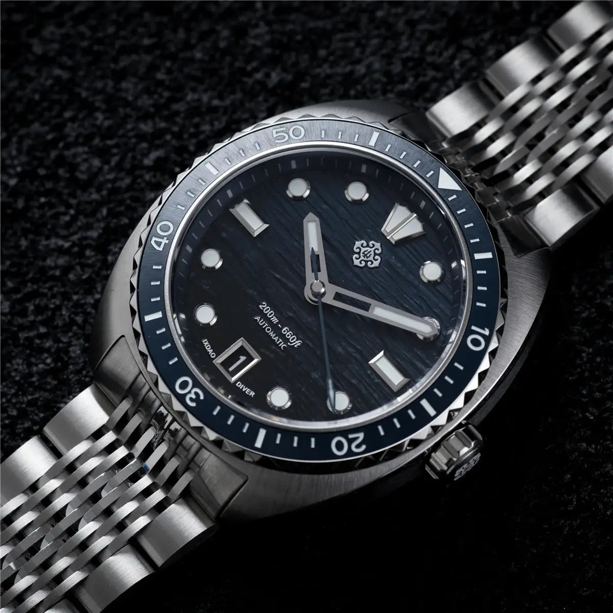 IXDAO IPOSE 2026 diver watch with stainless steel bracelet and blue patterned dial