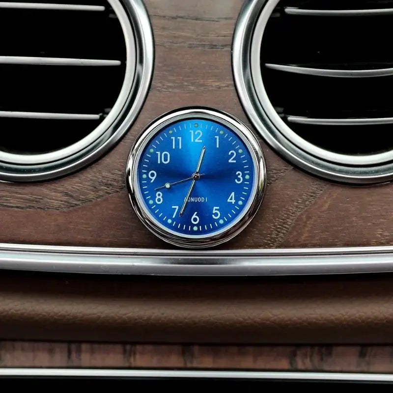 Simples Market car clock with luminous blue dial, analog quartz, 40/43mm, mounted between chrome air vents