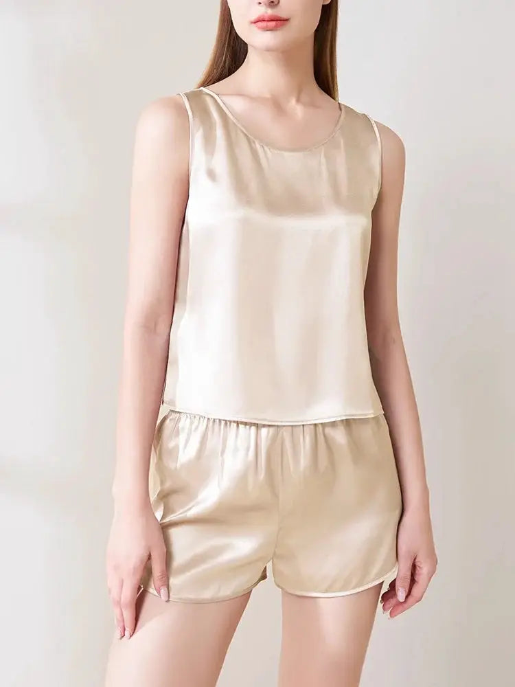 Simples Market SuyaDream silk shorts set for women, ivory satin top with elastic-waist shorts.