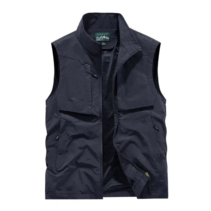 Men's outdoor cargo vest by Simples Market in navy, sleeveless with multiple pockets and breathable mesh lining.