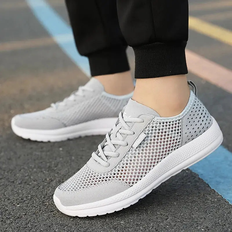 Simples Market men's breathable mesh running shoes, light gray with white sole.