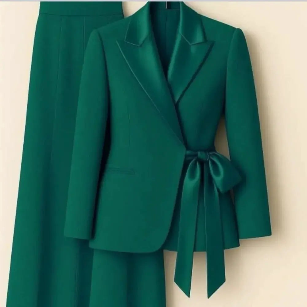 Green women's 2-piece blazer and pants suit with peak lapels and waist tie