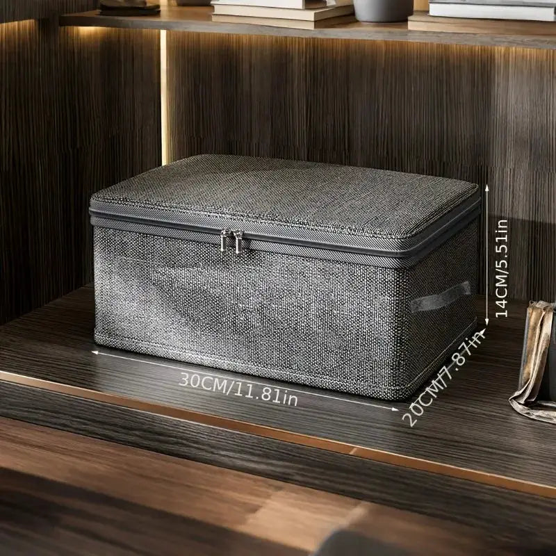 Stackable fabric storage box with lid and handles in grey textured fabric; under-bed storage, 30x20x14 cm.