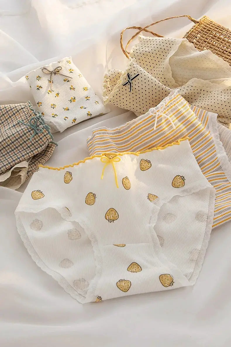 M-XL women's cotton underwear set; 6 pastel briefs with lemon prints, stripes, florals and dots (Simples Market)