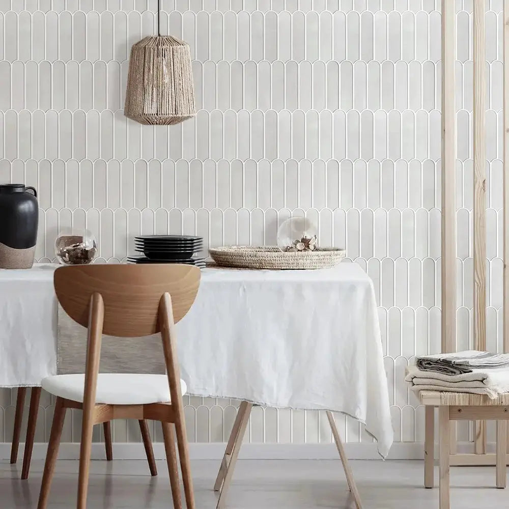 3D fish-scale tile sticker, self-adhesive light gray backsplash tile for kitchen or bathroom.