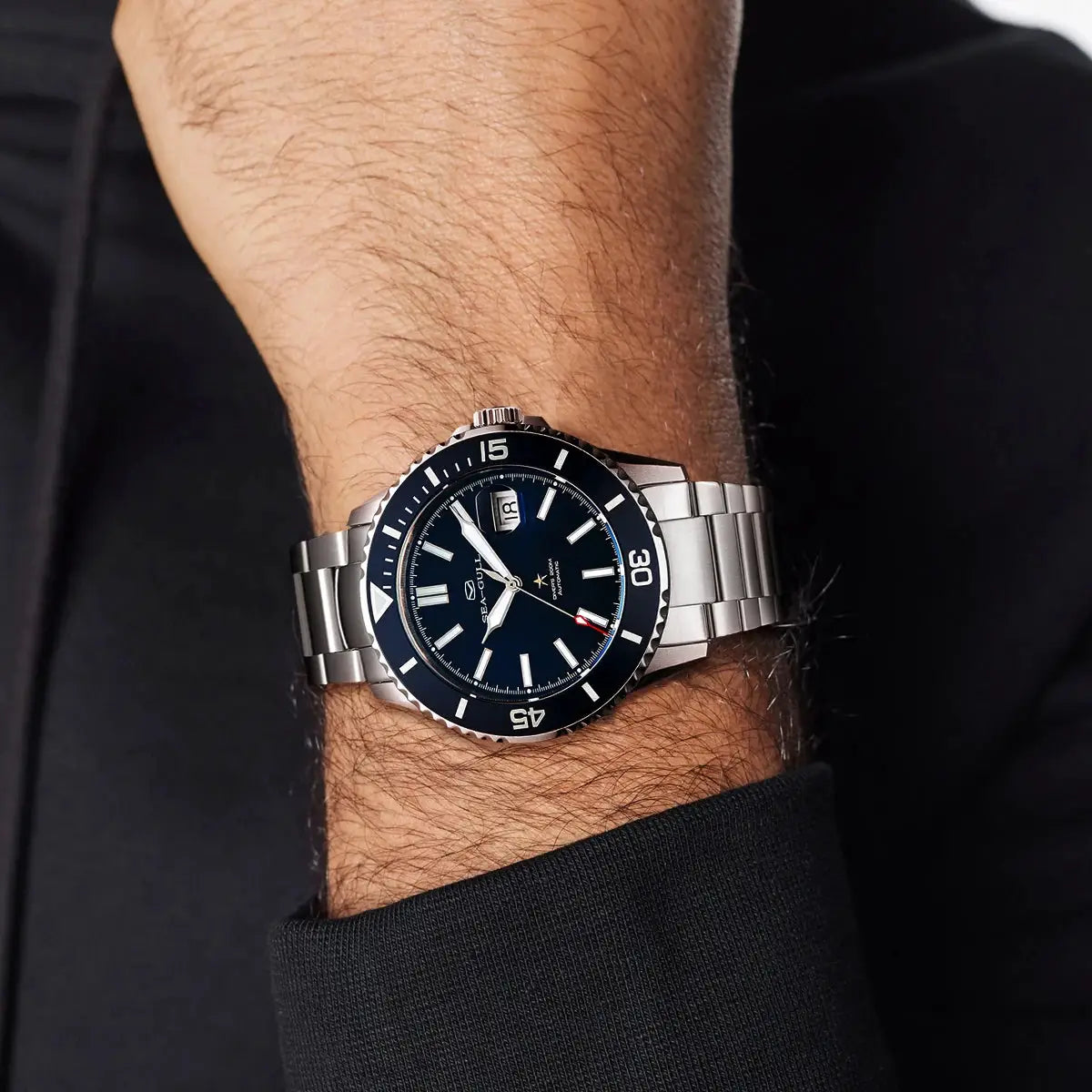 Seagull men's diving watch with blue dial on stainless steel bracelet, 200m water resistance, rotating bezel.