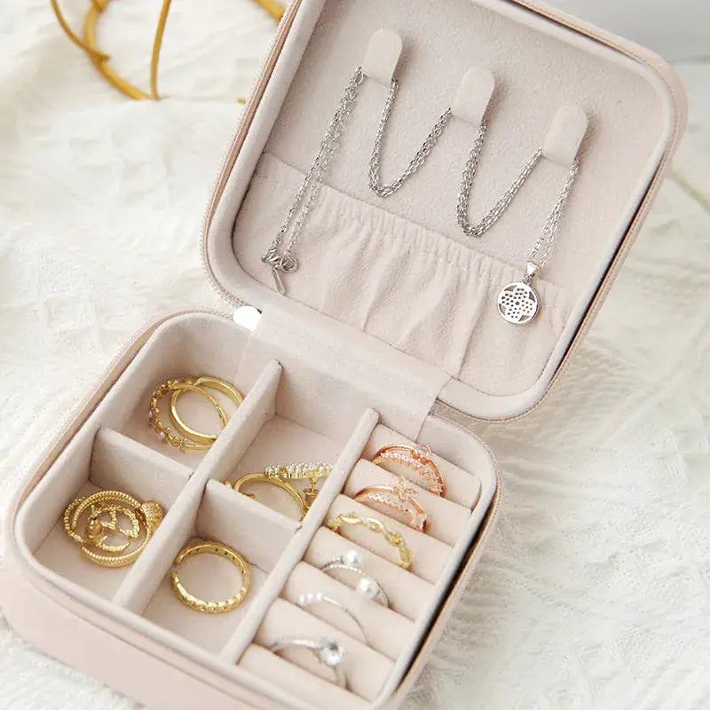 LuxeCare Single Layer Leather Jewelry Box Travel Case PU Leather With Secure Zipper Jewelry Organizer