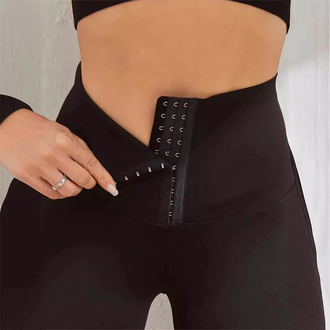 High-waist shaping leggings by Simples Market, black with tummy control and back hook closure