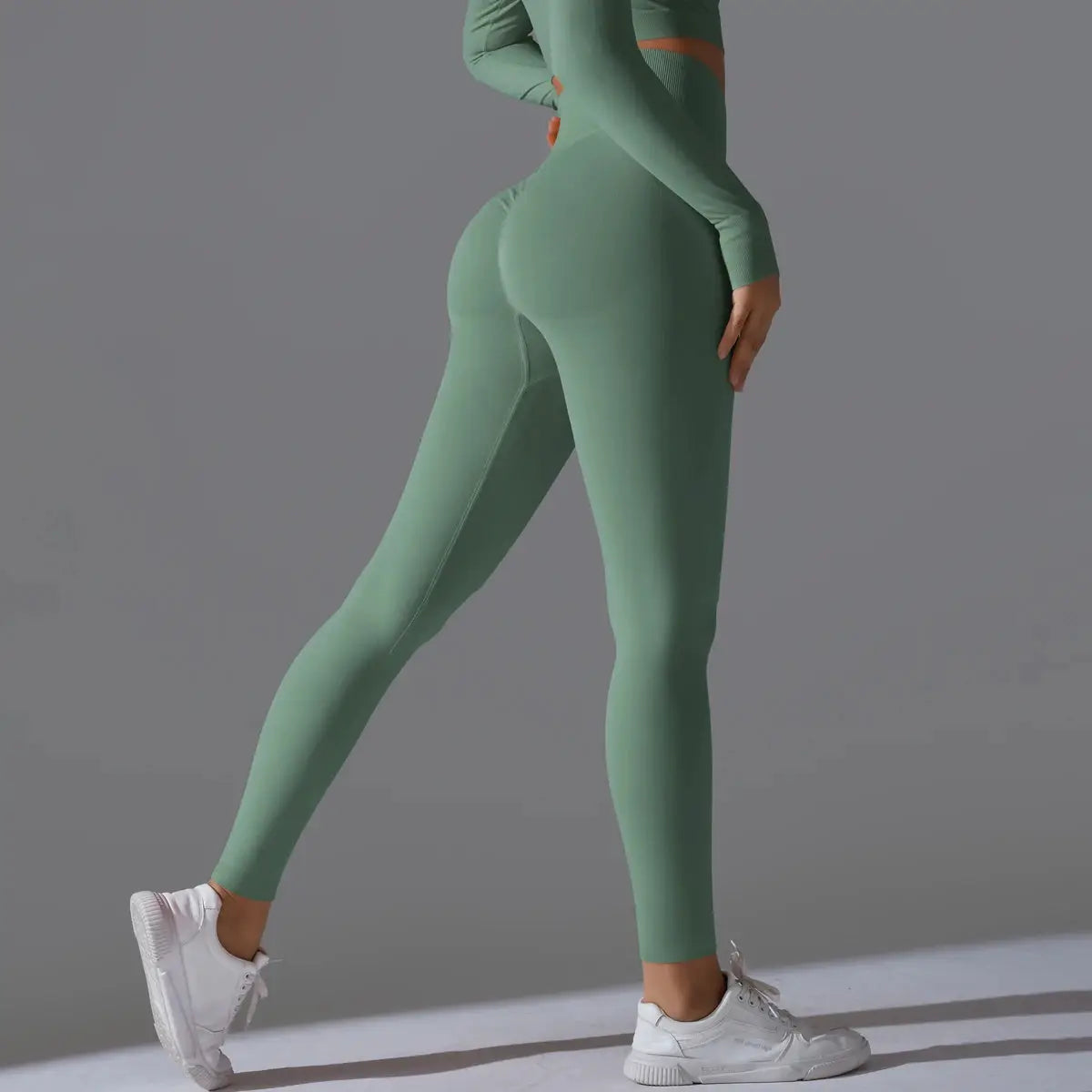 Women's seamless yoga leggings in sage green, high-waist tummy control with scrunch butt lift by Simples Market