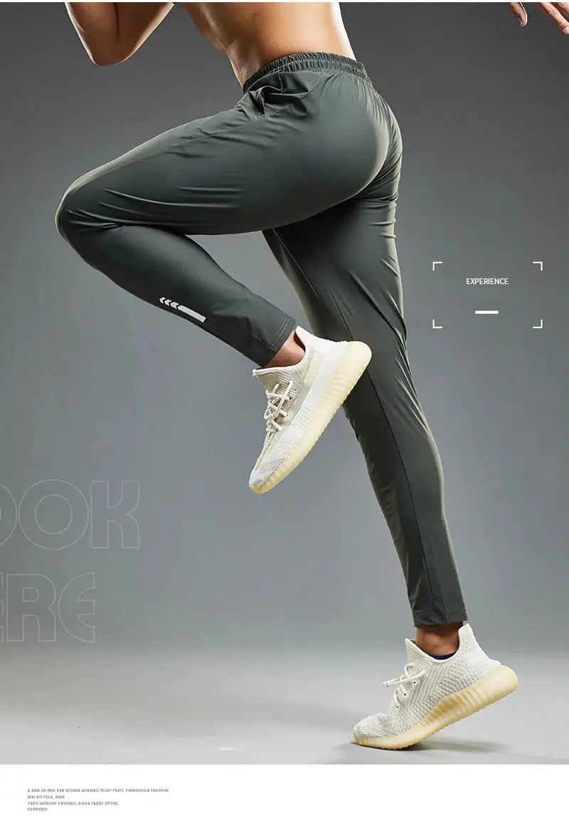 Summer elastic men's running pants by Simples Market, olive green jogger sweatpants for gym and outdoor training.